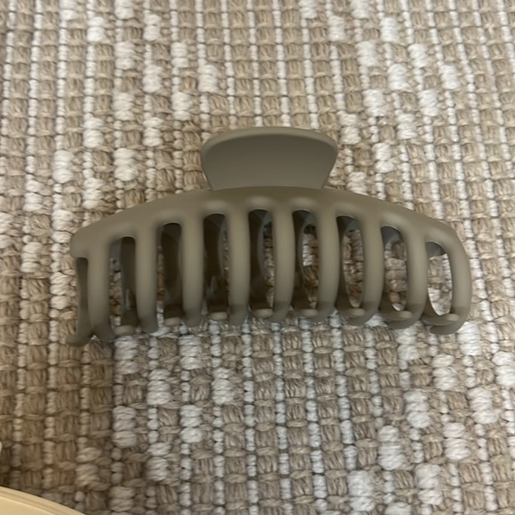 Set of 5 Solid Color Claw Clips (Pink, Beige, Cream, Blue, Green) - Picture 8 of 8